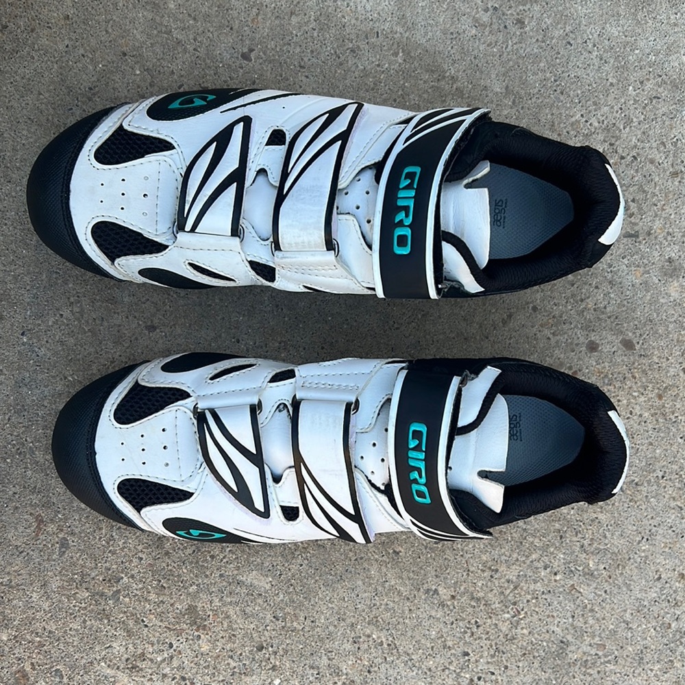 Bike shoes size 9 for women